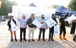 Omar Muñoz da banderazo de salida del “Rally Bola de Goma de Motociclismo”