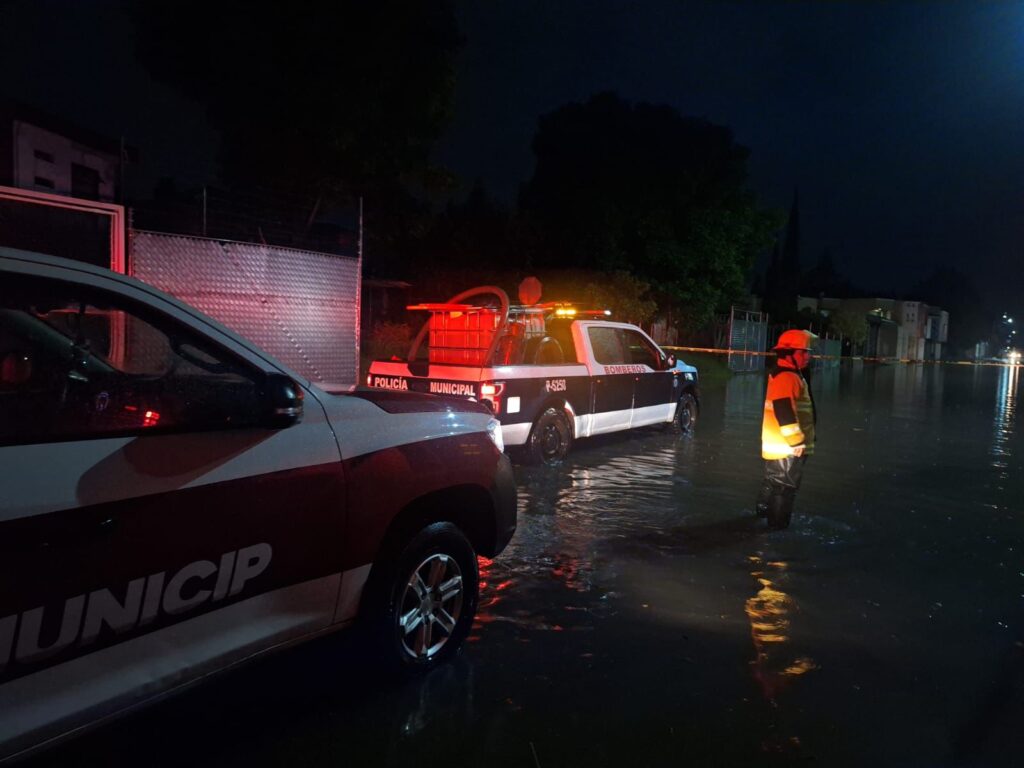 Gobierno de Cuautlancingo realiza trabajos urgentes de desazolve ante las intensas lluvias de este sábado