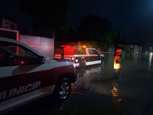 Gobierno de Cuautlancingo realiza trabajos urgentes de desazolve ante las intensas lluvias de este sábado