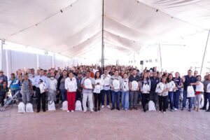 Entrega LupitaCuautle apoyos alimentarios en coordinación con el SEDIF