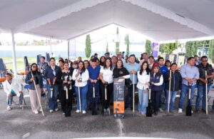 Equipa Gobierno de San Andrés Cholula a fraccionamientos y colonias con kits de jardinería