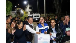 Entrega Lupita Cuautle obras de drenaje y electrificación en San Antonio Cacalotepec