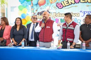 Entregan Omar Muñoz y Carlos Ochoa arco techo en primaria de la Unidad Educativa Frida Kahlo