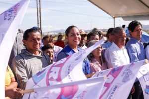 Mejora Lupita Cuautle servicios básicos en San Luis Tehuiloyocan con nueva red de electrificación