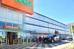 Mejora Lupita Cuautle movilidad en Delegación Atlixcáyotl con rehabilitación de Avenida