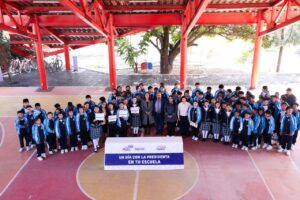 Impulsa Lupita Cuautle a estudiantes sobresalientes en la décima edición del programa escolar